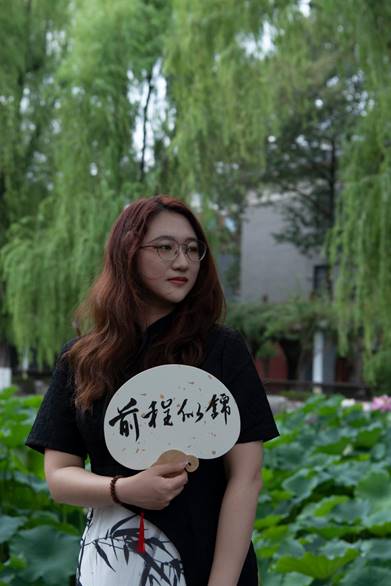 李依瑶照片